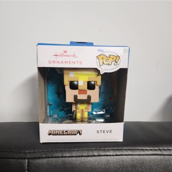 Hallmark Ornament 2022 Minecraft Steve Golden Armour Funko Pop - Picture 1 of 3
